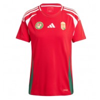 Camisa de Futebol Hungria Equipamento Principal Mulheres Europeu 2024 Manga Curta